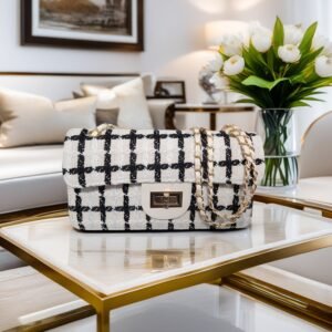 Paris Fashion Square Shoulder Bag with Vintage Chain for Classic Women (white)